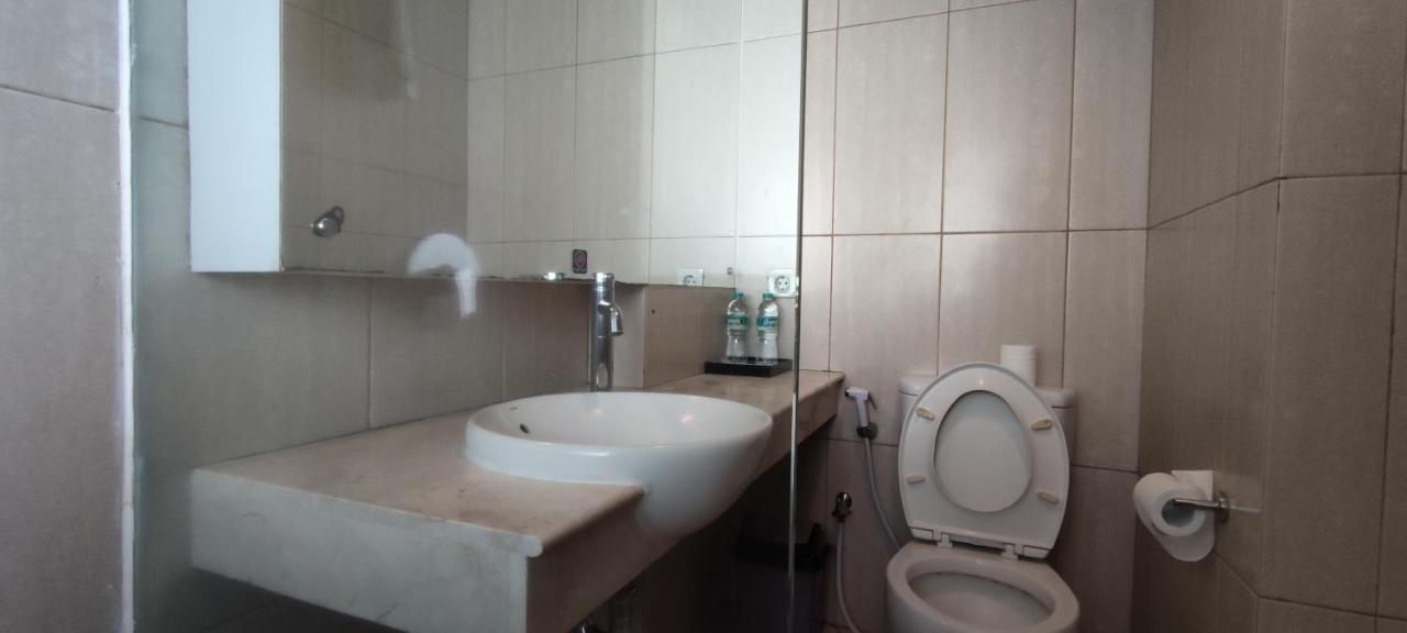 Liberta Hotel Kemang Jakarta Buitenkant foto